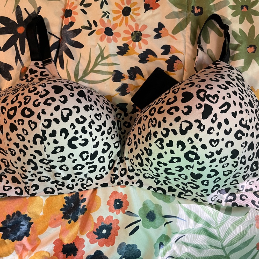 Torrid bra.  No underwire. 44DDD